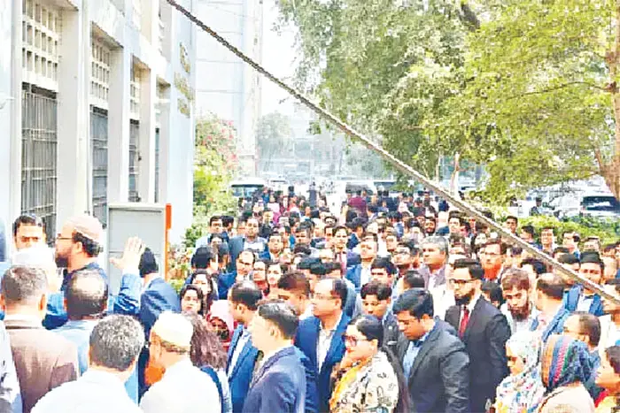 প্রশাসনে অস্থিরতার নেপথ্যে কী?