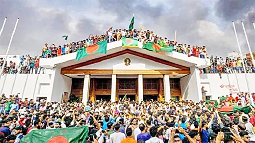 ৫ই আগস্টের পর রাষ্ট্র সংকট, পুনর্গঠন ও অন্তর্বর্তী  সরকারের দায়