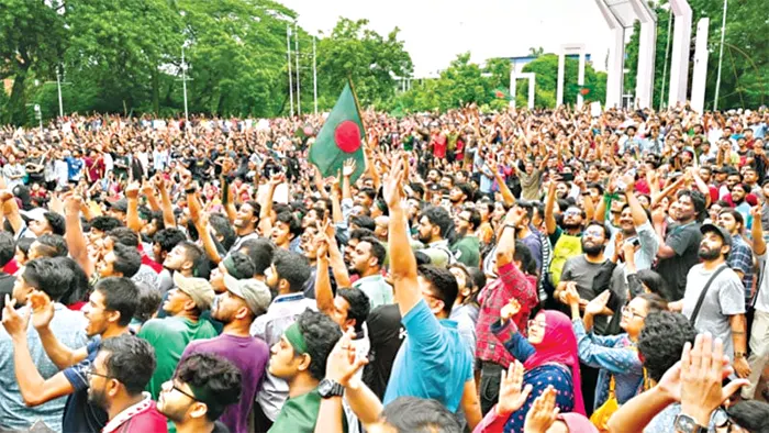 ঝুঁকি এড়িয়ে এগিয়ে নিন গণ-অভ্যুত্থান