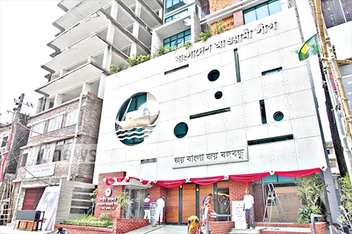 আওয়ামী লীগের কার্যক্রম নিষিদ্ধ রাখা, এক ঢিলে দুই পাখি মারা?