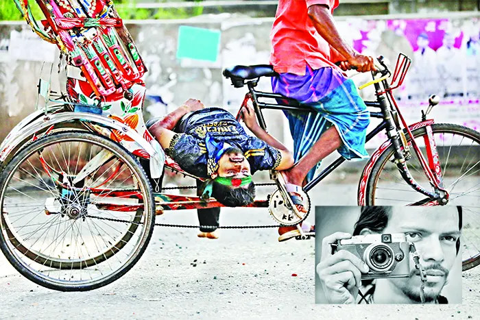 হৃদয়ভাঙা সেই ছবিটি যেভাবে তোলা হয়